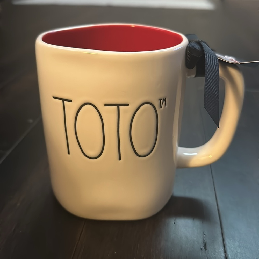 New NWT Rae Dunn Wizard of Oz Toto Coffee Tea Ceramic Mug - Picture 2 of 2